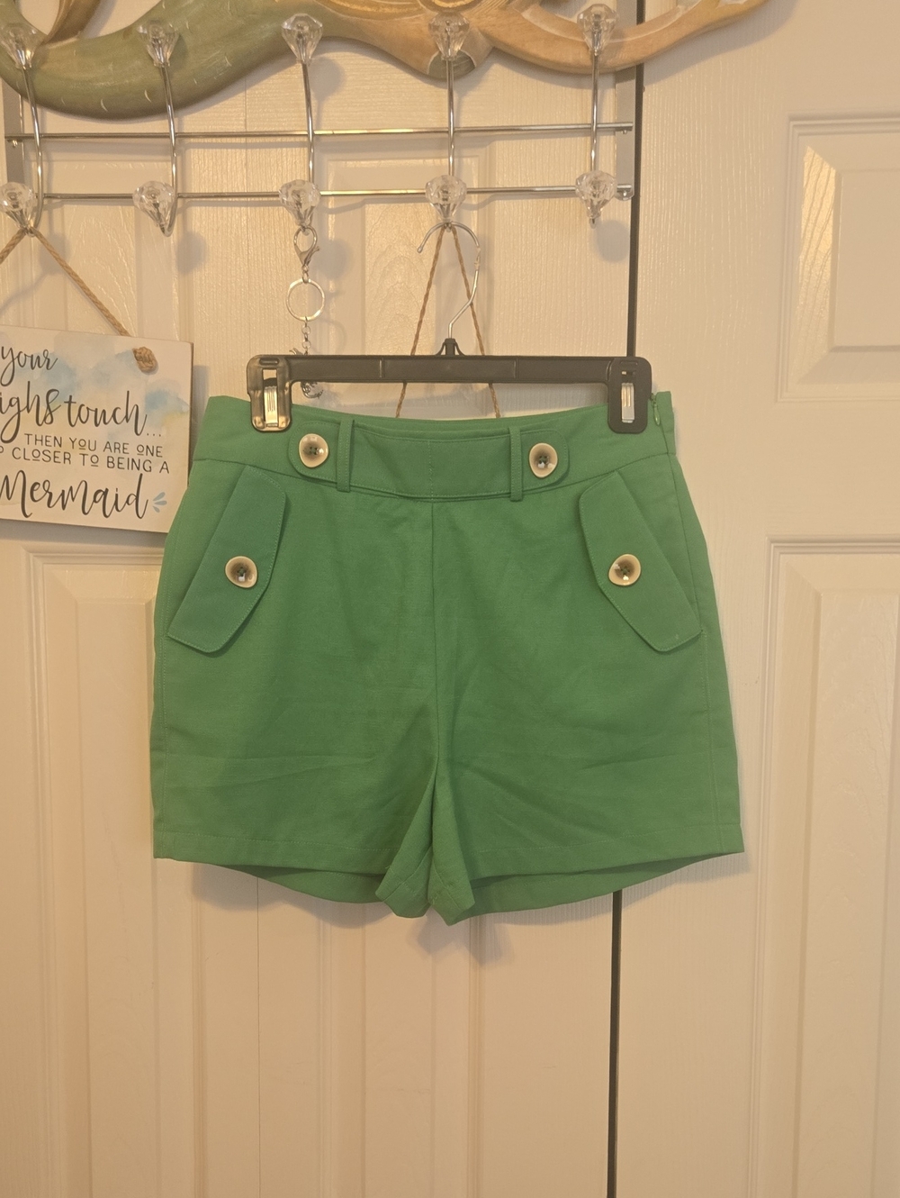 High-Waist Green Button-Accent Women's Bermuda Shorts